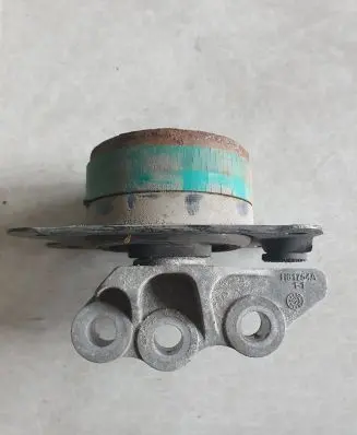 Engine mount bracket