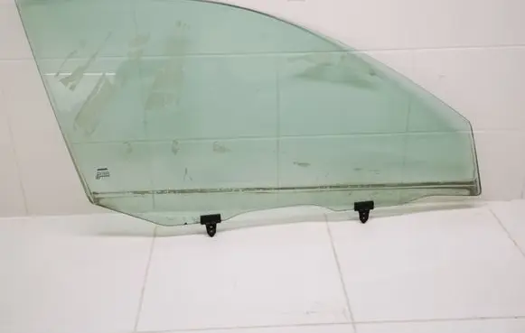 Nissan Primera Front door window glass four-door