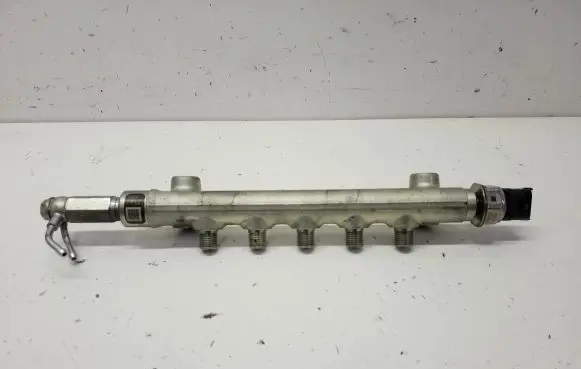 Opel Astra J Fuel main line pipe 55570022
