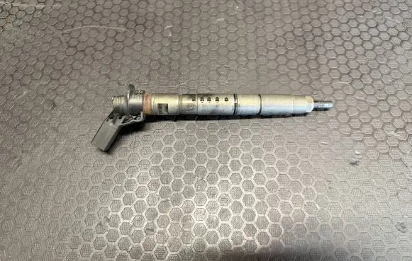 Audi A6 S6 C6 4F Fuel injector 059130277AJ 060410 0445115054