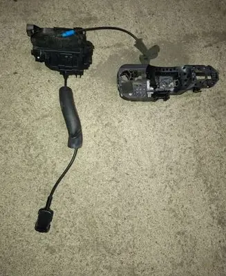 Renault Megane III Front door lock 805020001R