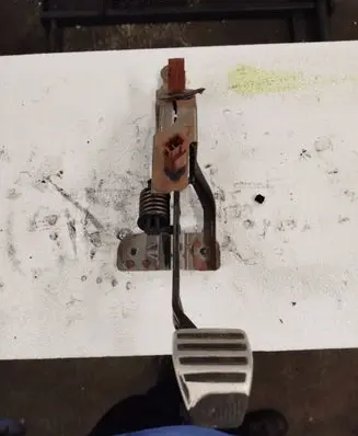 Nissan Qashqai Clutch pedal E001052X11