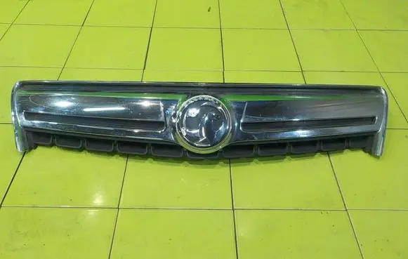 Opel Antara Front bumper upper radiator grill 25983424