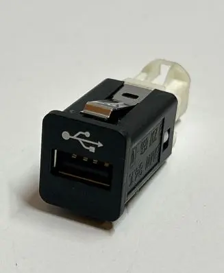BMW X1 E84 USB socket connector 9237656