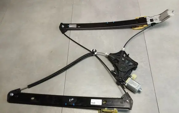 Audi Q3 F3 Front door window regulator with motor 83A837461 271119 4BWA010