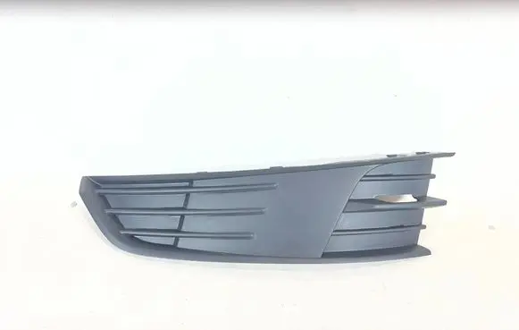 Skoda Fabia Mk3 (NJ) Front fog light trim/grill 6V0807367