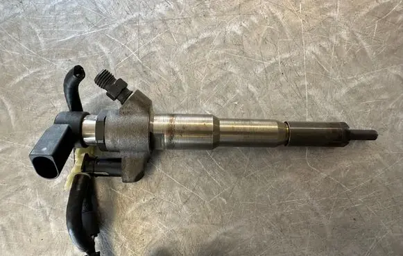 Renault Master III Fuel injector 166000372R