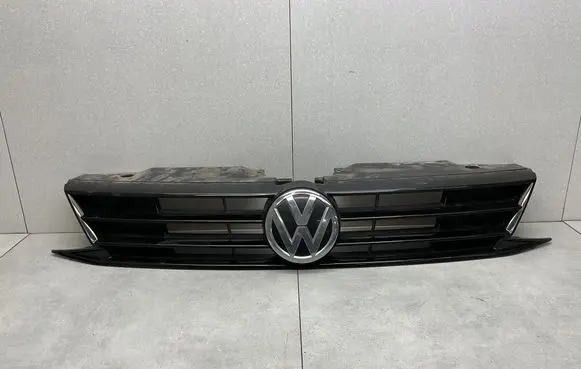 Volkswagen Jetta VI Front bumper upper radiator grill 5C6853655F