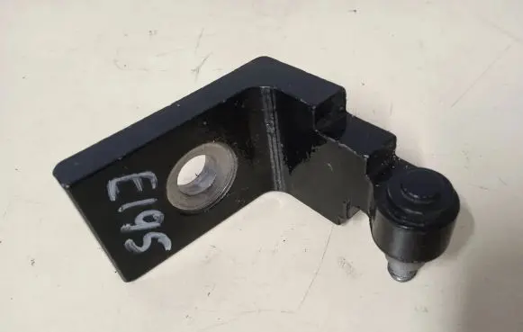 BMW X5 F15 Front door lower hinge 7325056