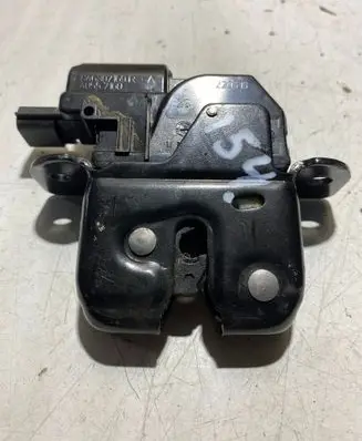 Renault Captur Tailgate/trunk/boot lock/catch/latch 40557160