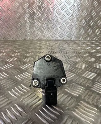 Volkswagen PASSAT B7 Oil pressure sensor 03C907660