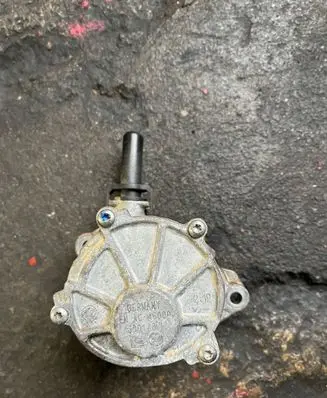 Mercedes-Benz A W176 Vacuum pump A6512300565