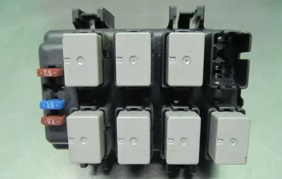 Subaru Forester SH Fuse module LB101101B