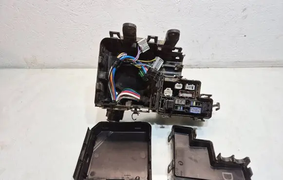 Nissan Rogue Fuse box set 7254576330
