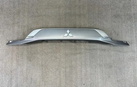 Mitsubishi Outlander Bottom trim 5817A265-02 K3103