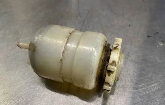 Volkswagen Golf II Clutch fluid reservoir/tank 