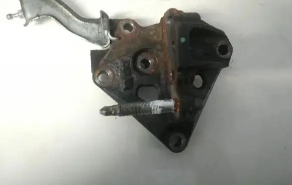 Toyota Yaris Engine mounting bracket 123153050