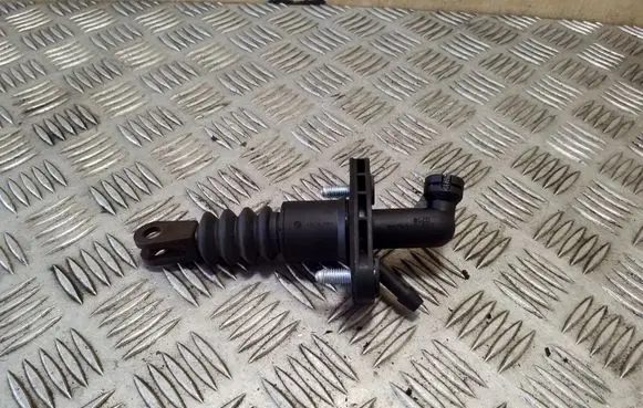 Suzuki Grand Vitara II Clutch master cylinder 2381064J00