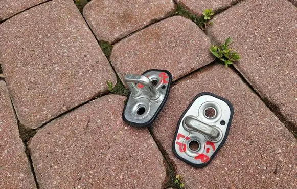 Loading door lock