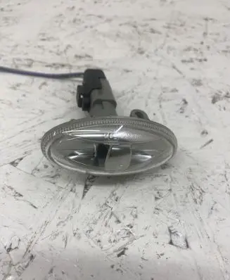 Citroen C4 Cactus Front fender indicator light 9680057480