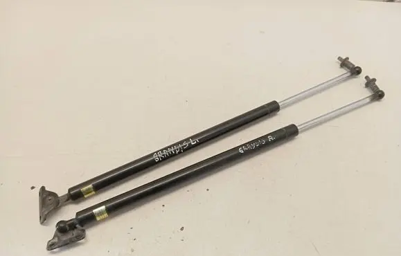 Mitsubishi Grandis Tailgate strut 
