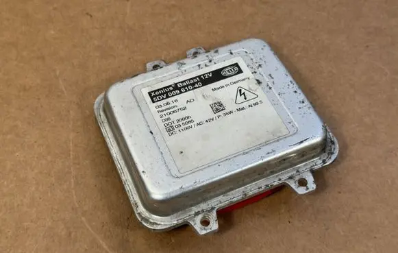 BMW 5 E60 E61 Headlight ballast module Xenon 5DV009610-40