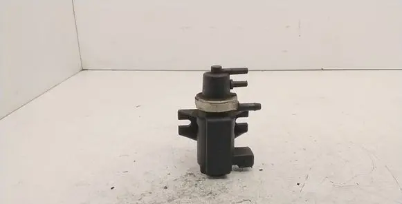 BMW 5 E39 Turbo solenoid valve 72190323 97T027 2246175