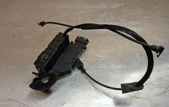 Peugeot 207 Front door lock 24087158 24088158 24086158