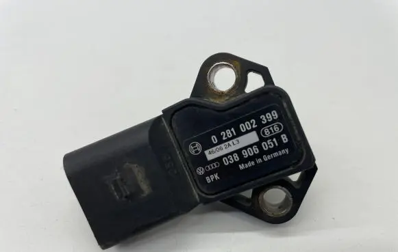 Volkswagen Jetta V Air pressure sensor 038906051B