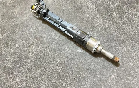 Mercedes-Benz A W177 Fuel injector A2820700000