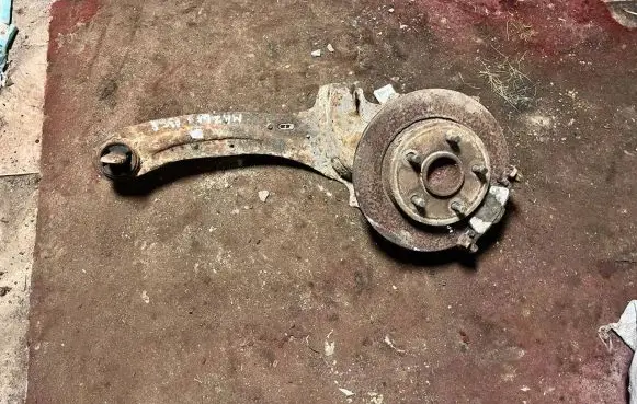 Mazda 3 I Front wheel hub