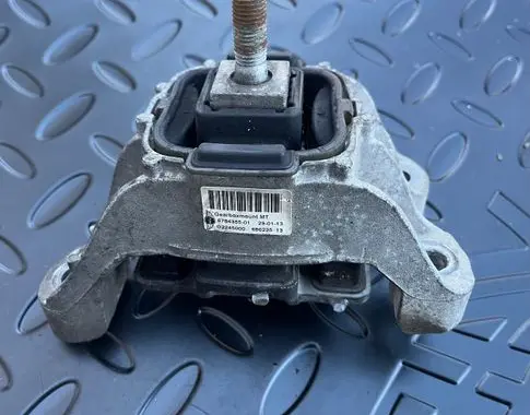 Mini Cooper Countryman R60 Gearbox mount 678435501 6784355