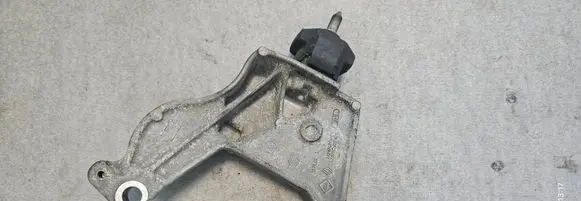 Renault Laguna III Gearbox mounting bracket 112470006N
