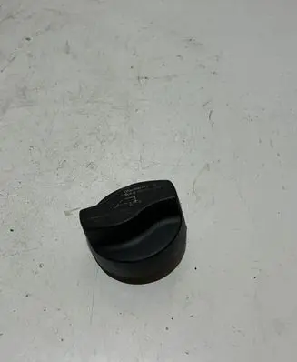 Mercedes-Benz E W211 Oil filler cap 0000100385