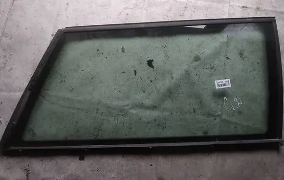 Volkswagen PASSAT B5.5 Rear side window as2