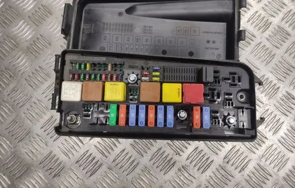 Opel Signum Fuse box set 13144710 00053807 519067003