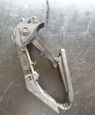 Mercedes-Benz CLK A209 C209 Accelerator throttle pedal A2033000704