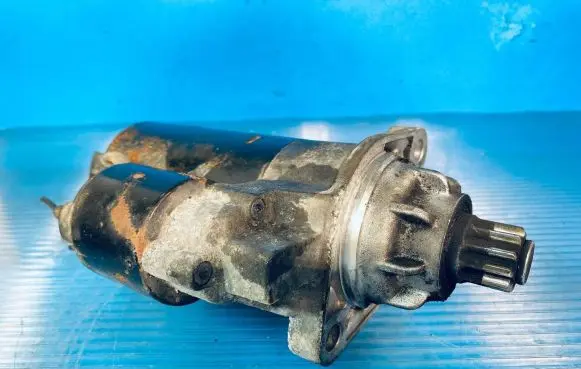 Volkswagen Golf IV Starter motor 02M911023A