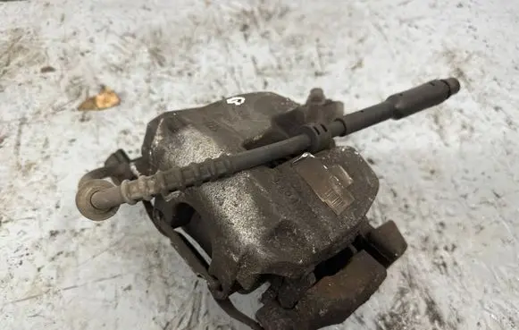 Peugeot 3008 II Front brake caliper