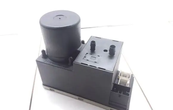 Audi A3 S3 8L Central locking vacuum pump 8L0862257L