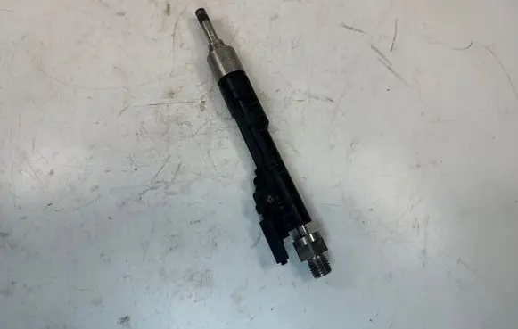 BMW 7 F01 F02 F03 F04 Fuel injector 7599876 13647599876 0261500136