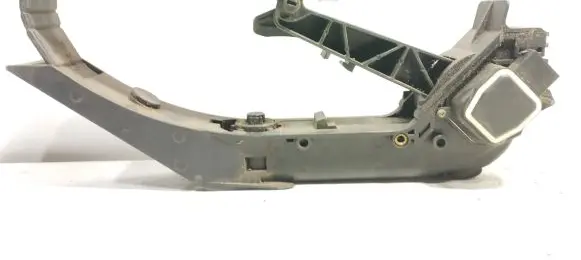 Mercedes-Benz S W220 Accelerator throttle pedal A2203000104