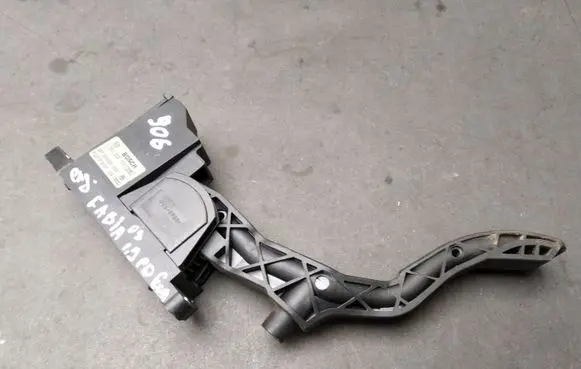 Volkswagen Polo IV 9N3 Accelerator throttle pedal 6Q2721503F 0281002374