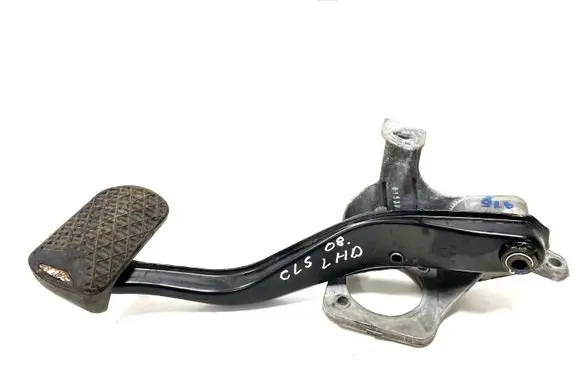 Mercedes-Benz CLS C219 Brake pedal A2112901519 1232910082