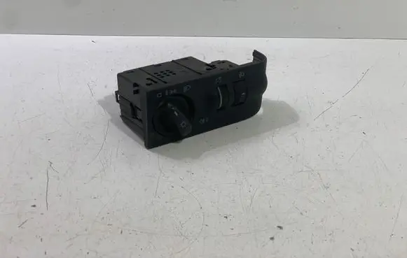Volkswagen Golf III Light switch 1H5941