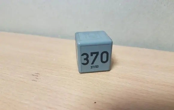 Volkswagen PASSAT B5 Other relay 8D0951253