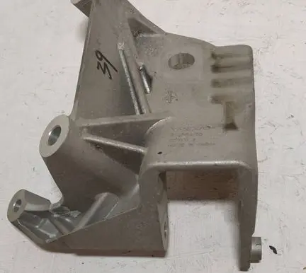Volvo S90, V90 Engine mounting bracket 31430470