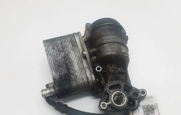 Volvo XC70 Oil filter mounting bracket 6750373101
