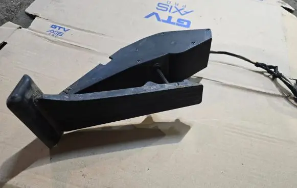 BMW 5 E39 Accelerator throttle pedal 6762480 111002 25916010