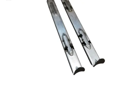 Headlight/headlamp mounting bracket